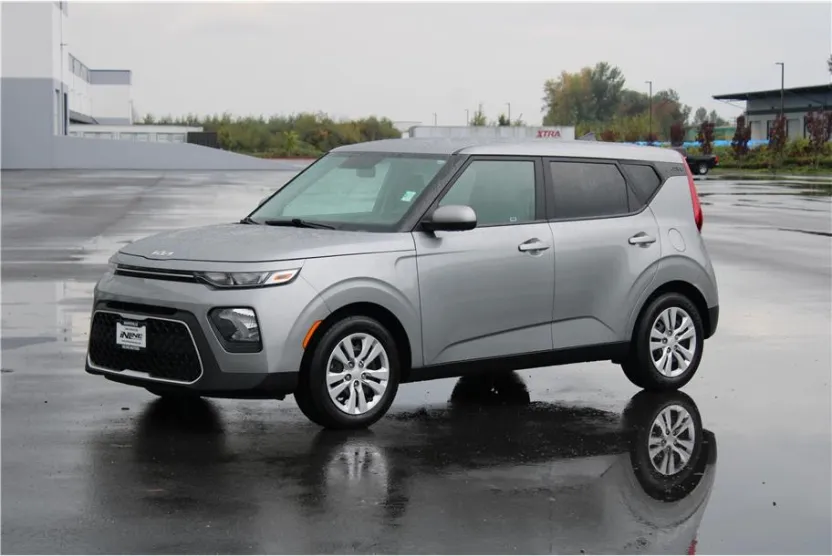2022 Kia Soul LX photo 1