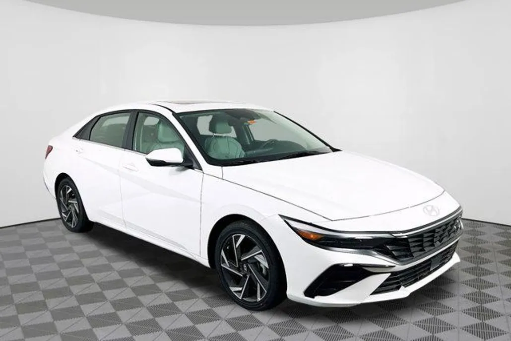 2025 Hyundai Elantra Limited photo 1