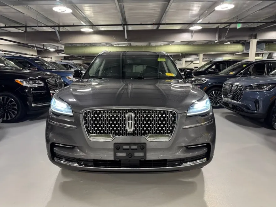 2023 Lincoln Aviator Standard photo 1