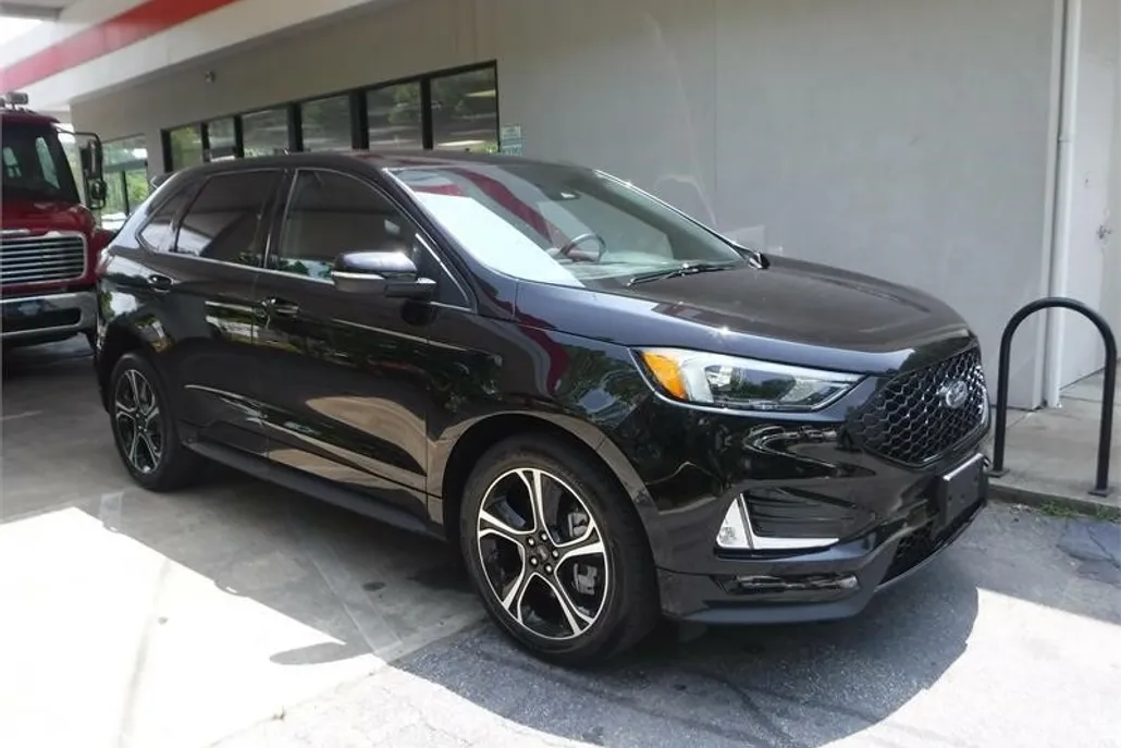 2022 Ford Edge ST photo 1