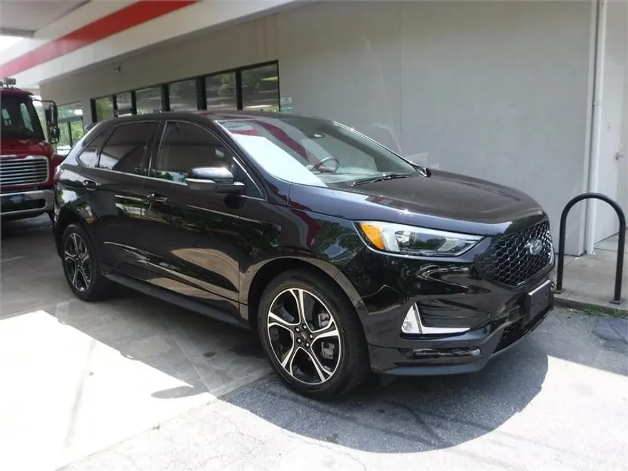 2022 Ford Edge ST photo 1