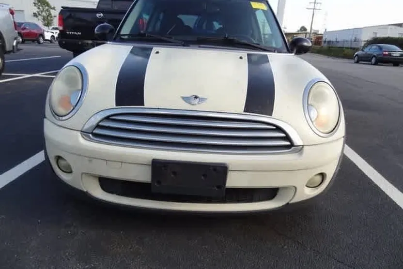 2010 Mini Cooper 2 Door Hardtop photo 1