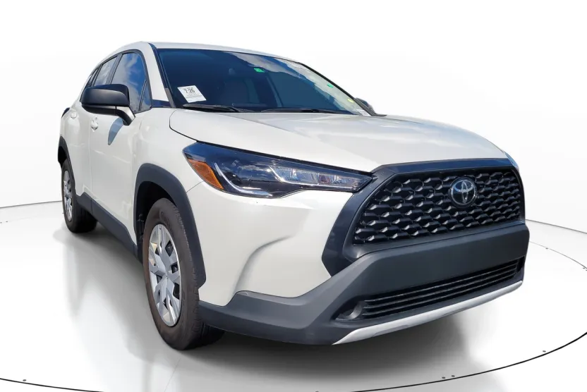 2023 Toyota Corolla Cross L photo 1