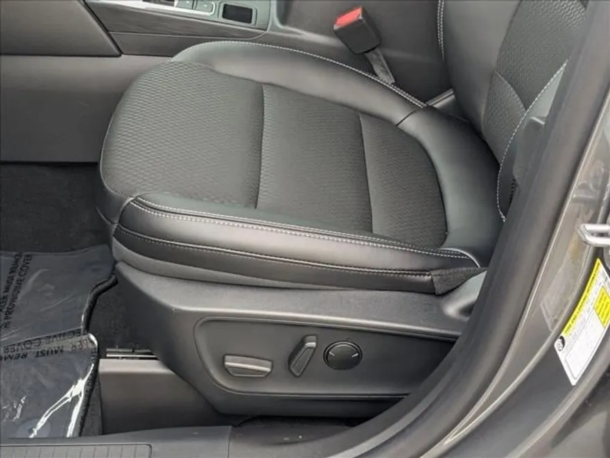 2025 Ford Escape photo 1