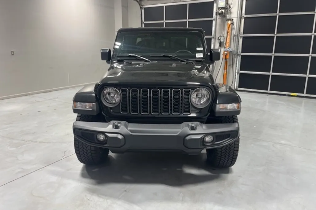 2025 Jeep Gladiator photo 1