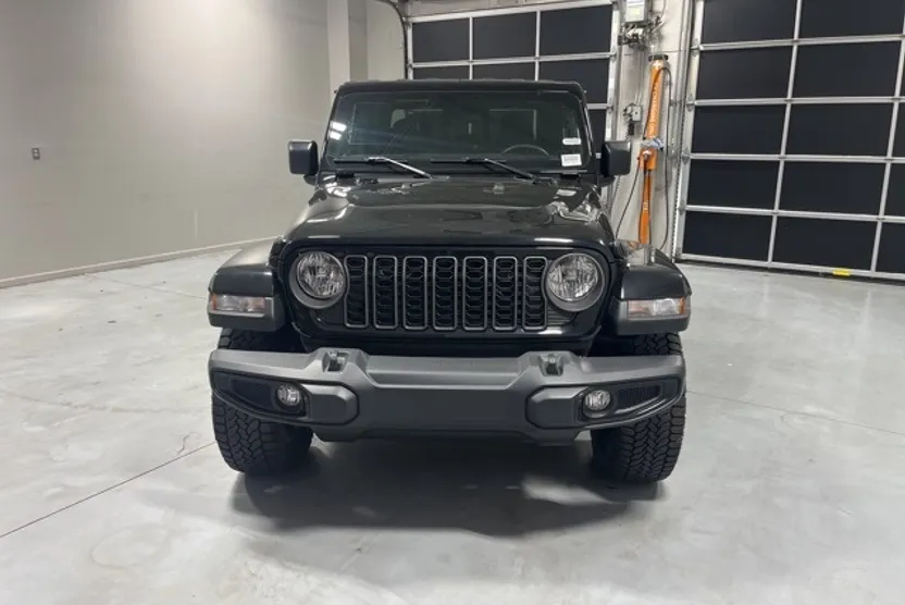2025 Jeep Gladiator photo 1