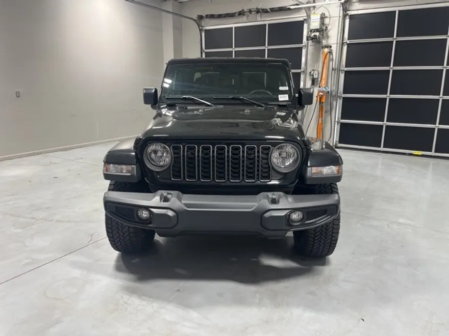 2025 Jeep Gladiator photo 1