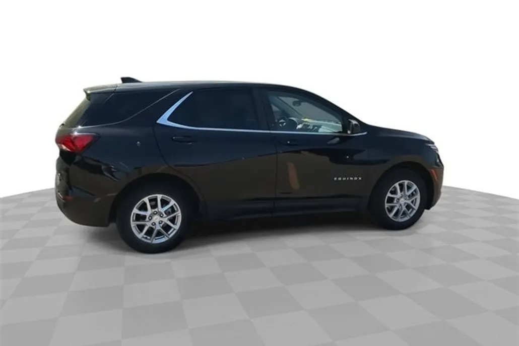 2023 Chevrolet Equinox LT photo 1