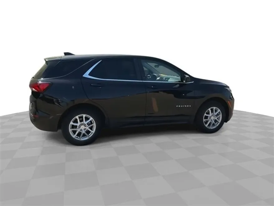2023 Chevrolet Equinox LT photo 1