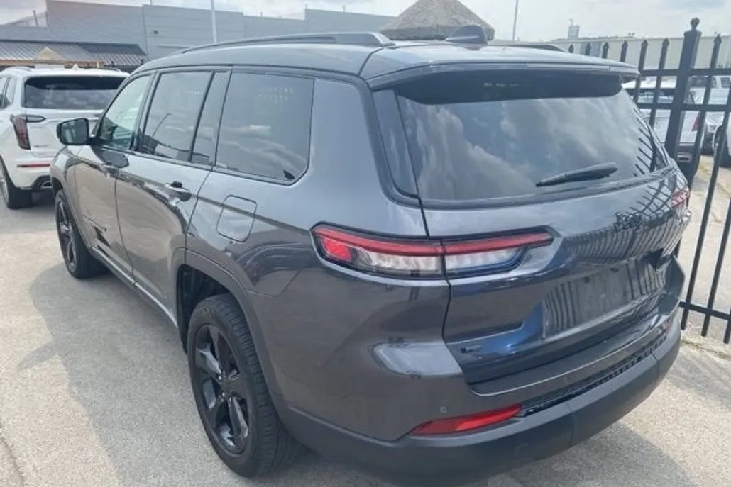 2021 Jeep Grand Cherokee Laredo Altitude photo 1