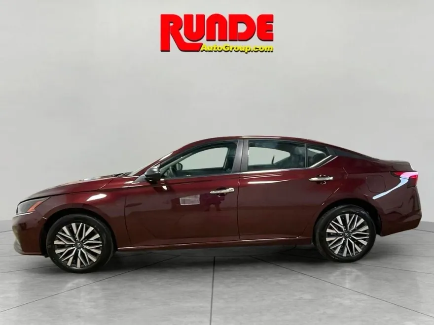 2024 Nissan Altima 2.5 SV photo 1