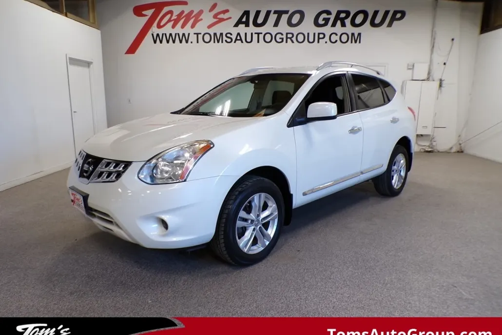 2013 Nissan Rogue SV photo 1