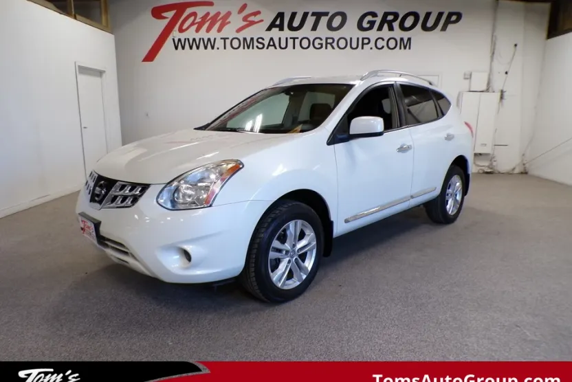 2013 Nissan Rogue SV photo 1