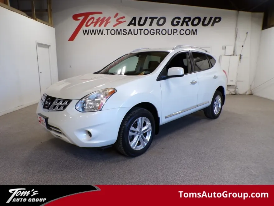 2013 Nissan Rogue SV photo 1