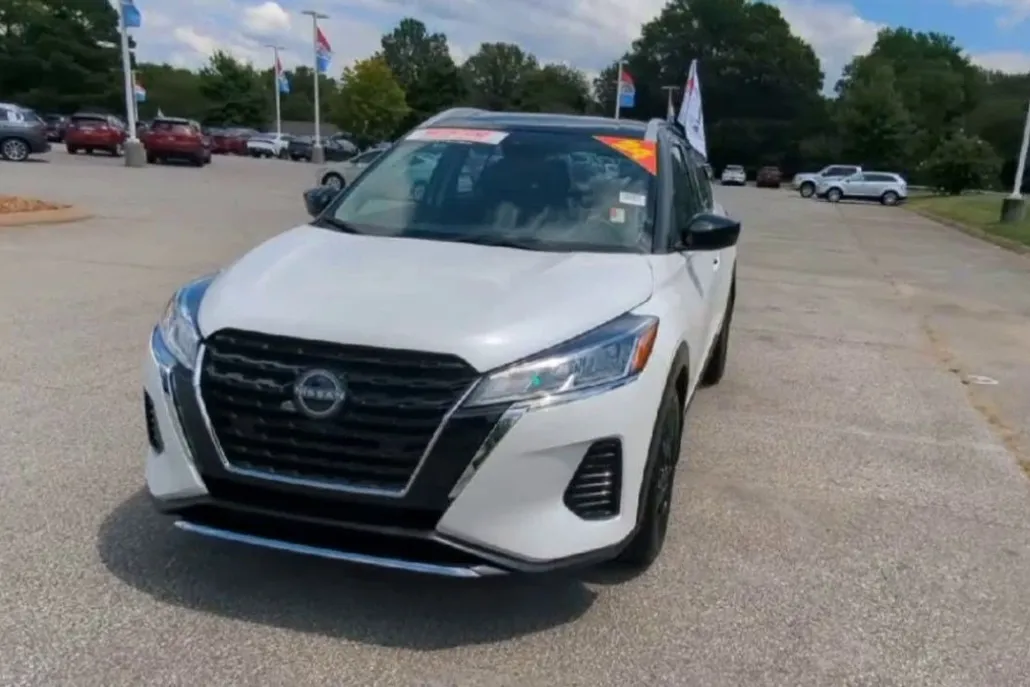 2024 Nissan Kicks SV photo 1