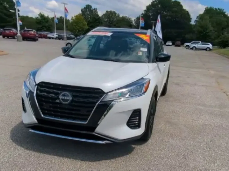 2024 Nissan Kicks SV photo 1