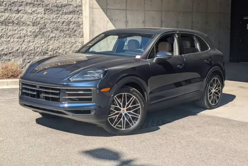 2025 Porsche Cayenne photo 1