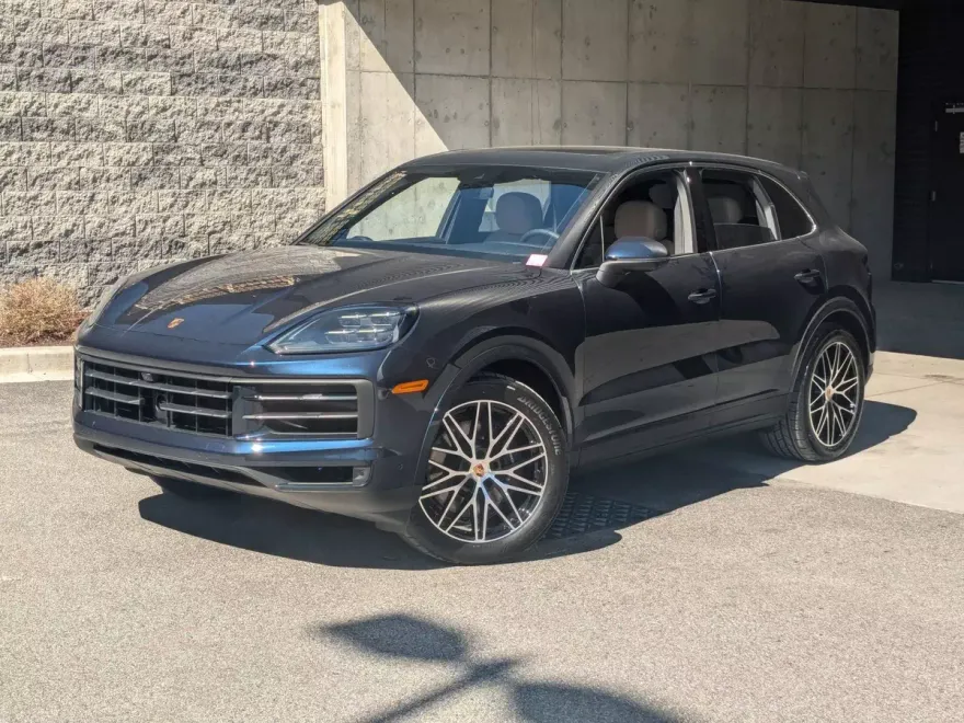 2025 Porsche Cayenne photo 1
