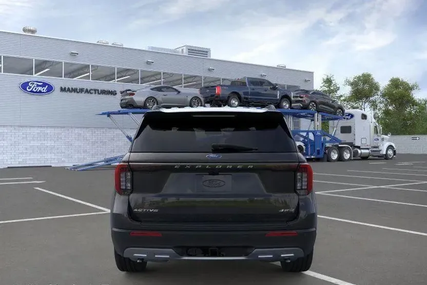 2025 Ford Explorer photo 1