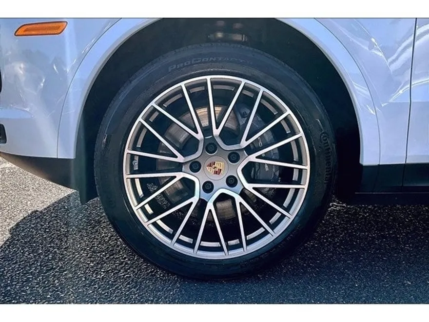 2023 Porsche Cayenne Platinum Edition photo 38