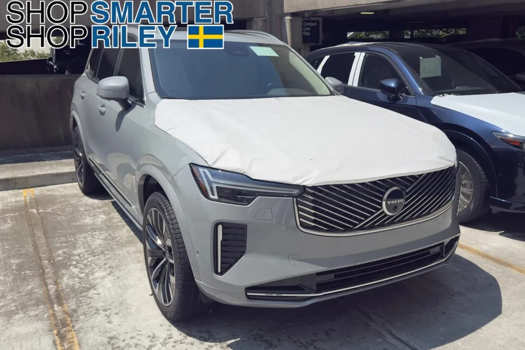 2026 Volvo XC90 Plus photo 1