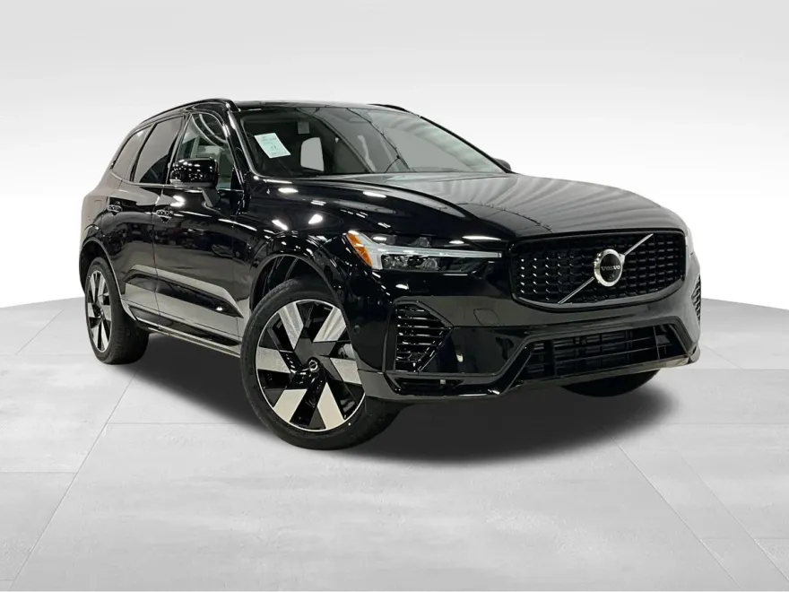 2025 Volvo XC60 Hybrid T8 Plus photo 1