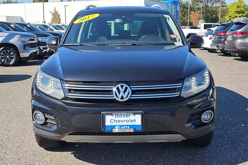 2017 Volkswagen Tiguan Sport photo 1