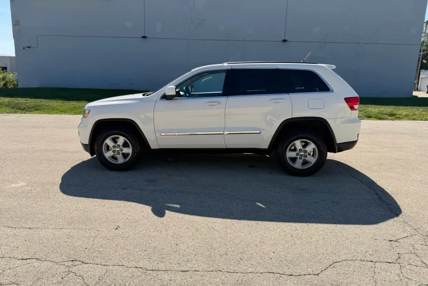 2012 Jeep Grand Cherokee Laredo photo 1