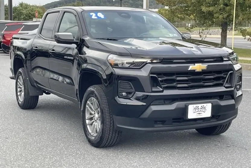 2024 Chevrolet Colorado LT photo 1