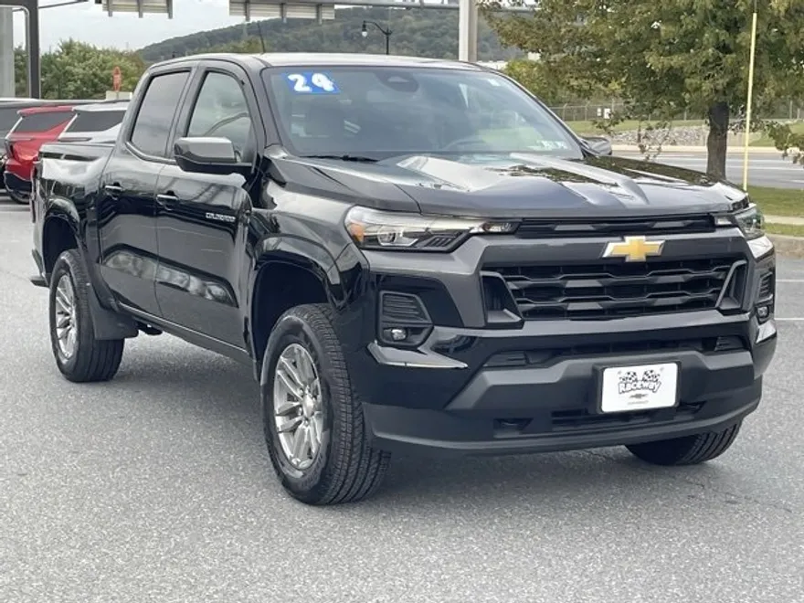 2024 Chevrolet Colorado LT photo 1