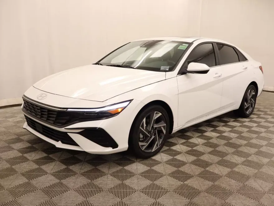 2025 Hyundai Elantra SEL Convenience photo 1