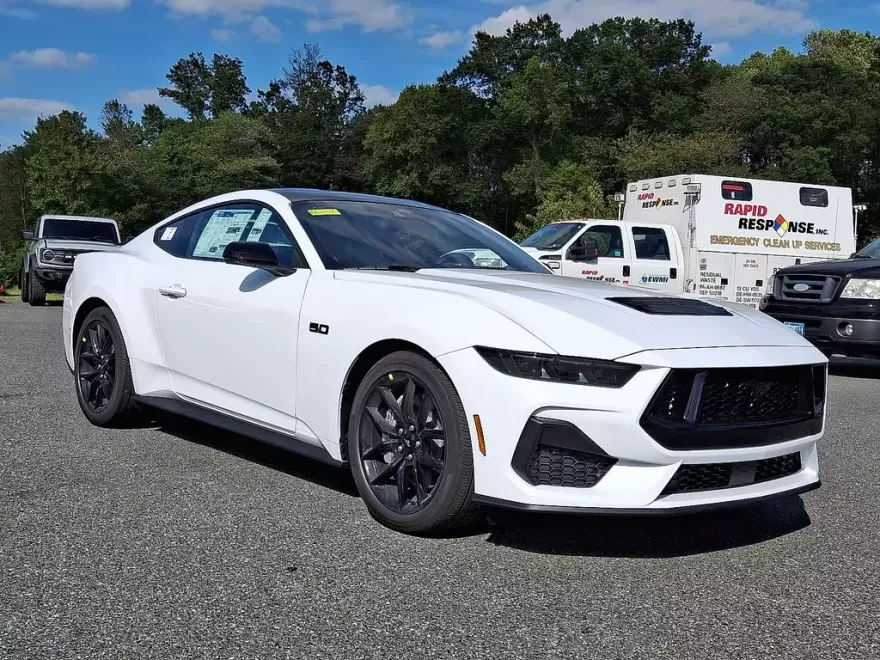 2025 Ford Mustang GT photo 1