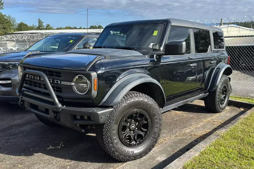 2022 Ford Bronco Black Diamond photo 1