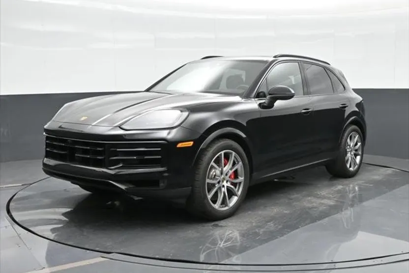2024 Porsche Cayenne S photo 1
