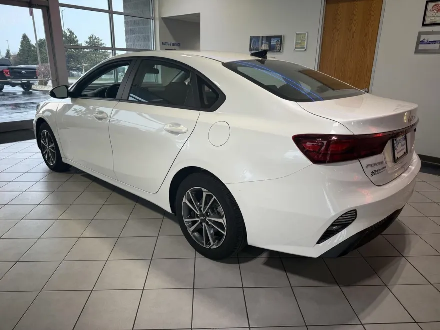 2023 Kia Forte LXS photo 5
