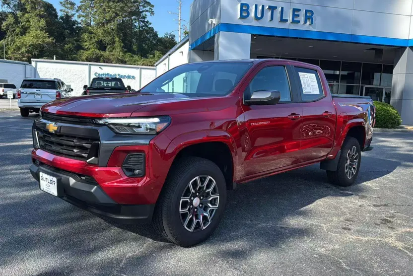 2024 Chevrolet Colorado LT photo 1