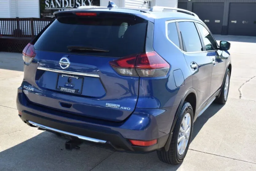 2020 Nissan Rogue S photo 1
