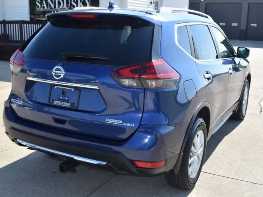 2020 Nissan Rogue S photo 1