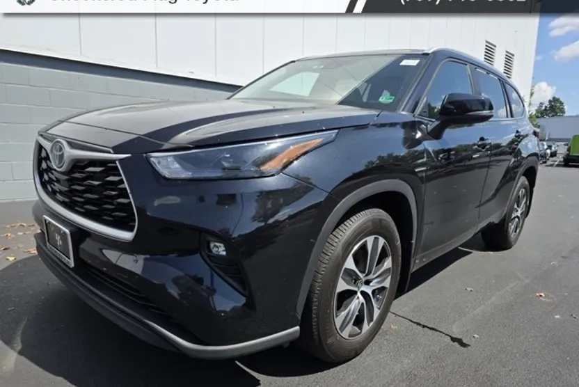 2023 Toyota Highlander XLE photo 1