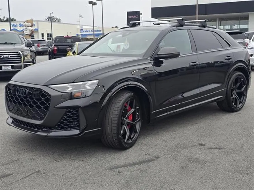 2025 Audi RS Q8 photo 2