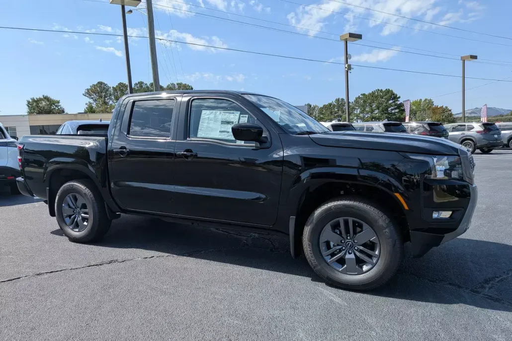 2025 Nissan Frontier Crew Cab SV photo 1