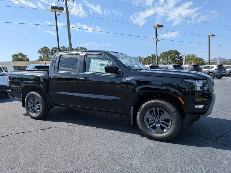 2025 Nissan Frontier Crew Cab SV photo 1