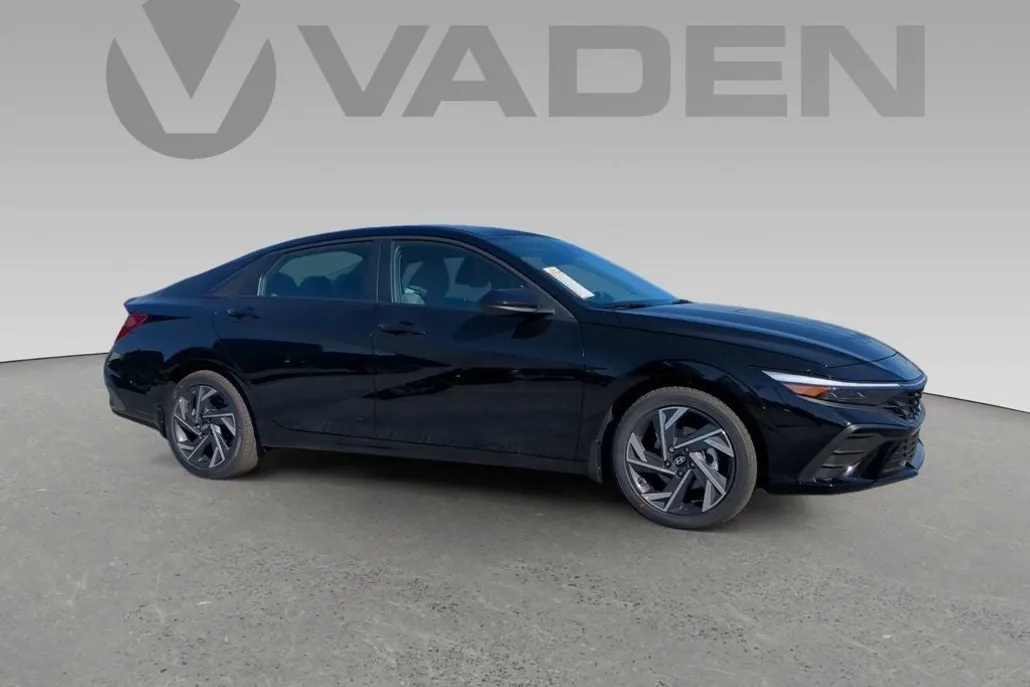 2025 Hyundai Elantra SEL Sport photo 1