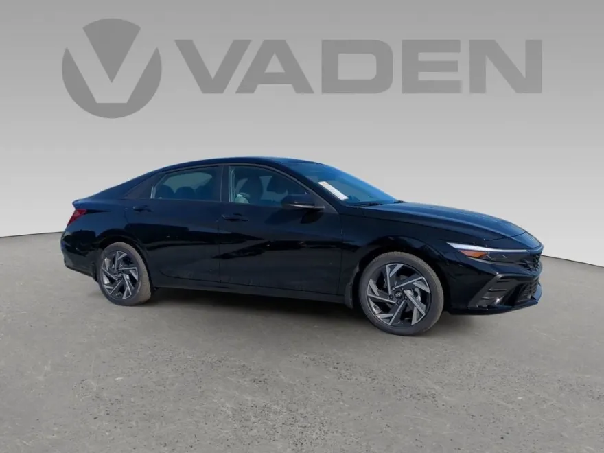 2025 Hyundai Elantra SEL Sport photo 1