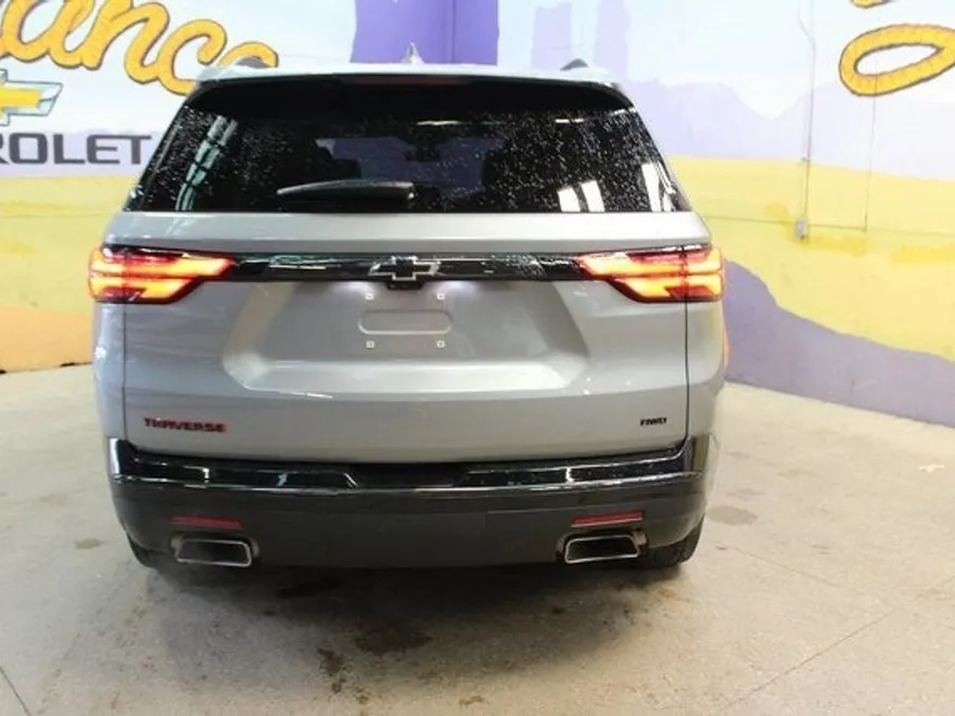 2023 Chevrolet Traverse Premier photo 1