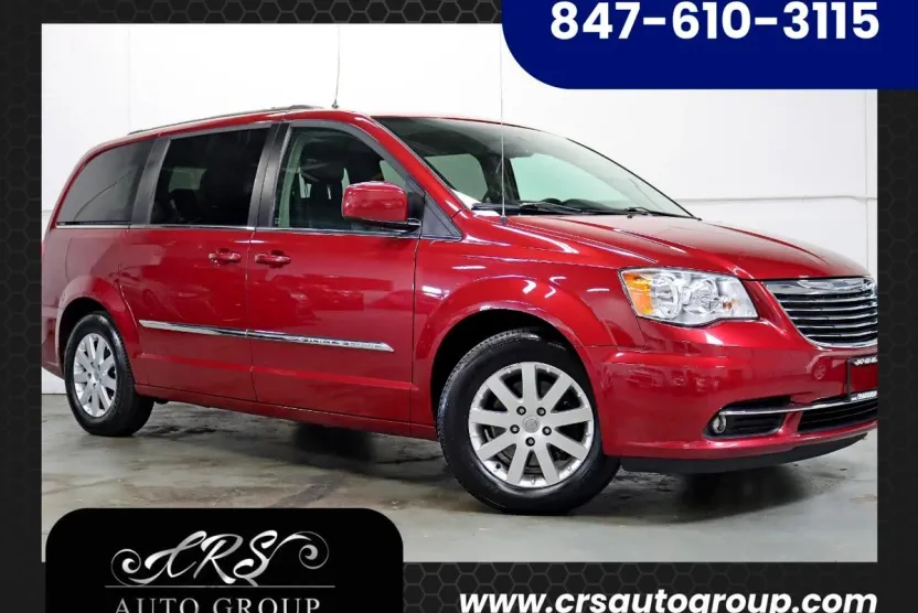 2014 Chrysler Town & Country Touring photo 1