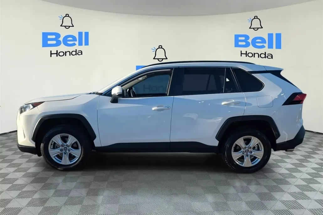2021 Toyota RAV4 XLE photo 1