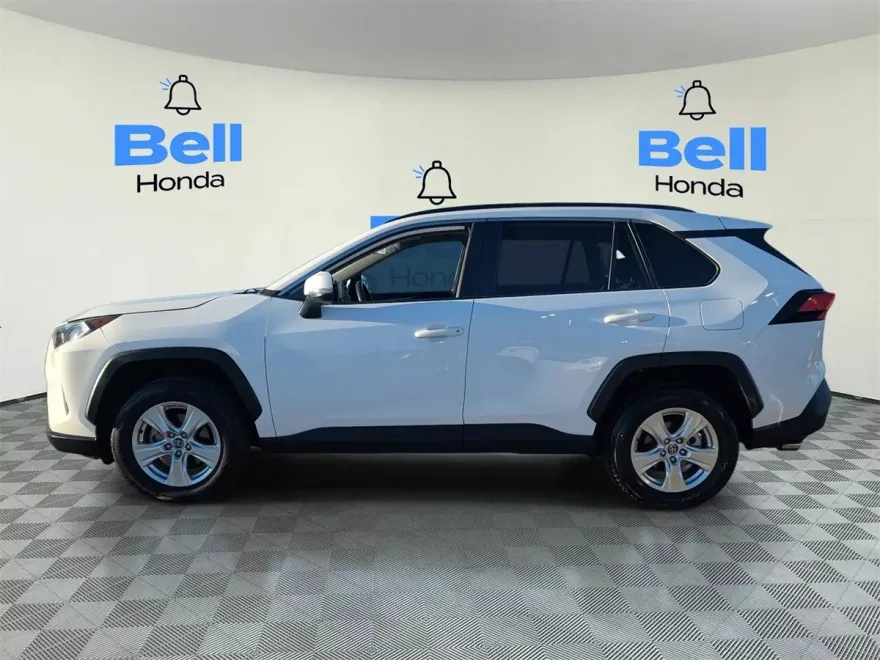 2021 Toyota RAV4 XLE photo 1