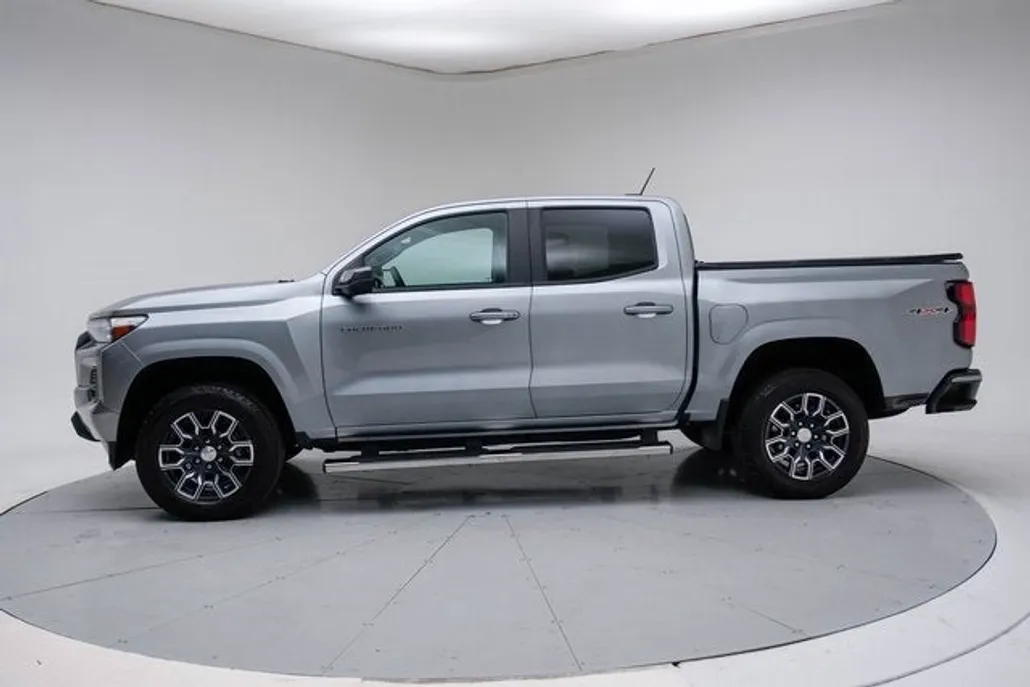 2023 Chevrolet Colorado LT photo 1