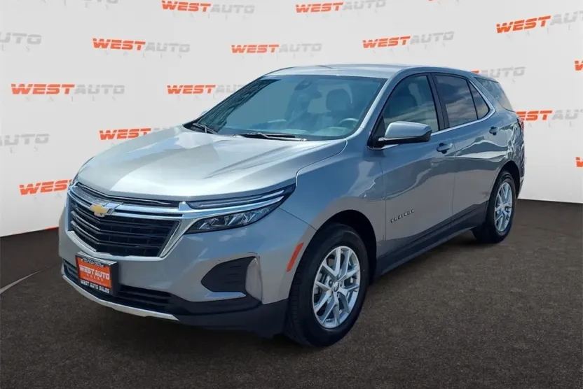 2023 Chevrolet Equinox LT photo 1